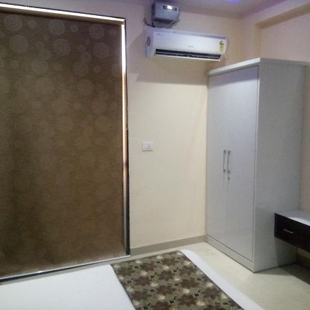 Anamsa Residency Hotel Vrindāvan Esterno foto
