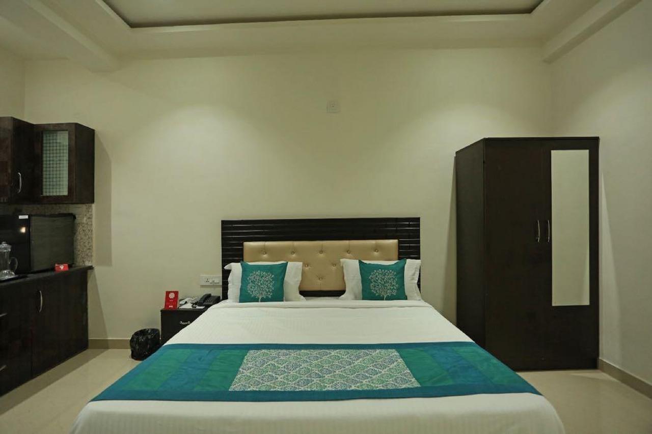 Anamsa Residency Hotel Vrindāvan Esterno foto