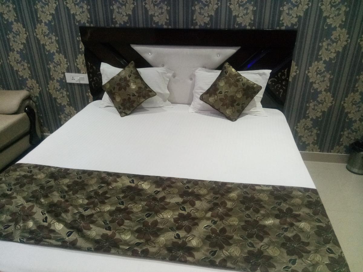 Anamsa Residency Hotel Vrindāvan Esterno foto