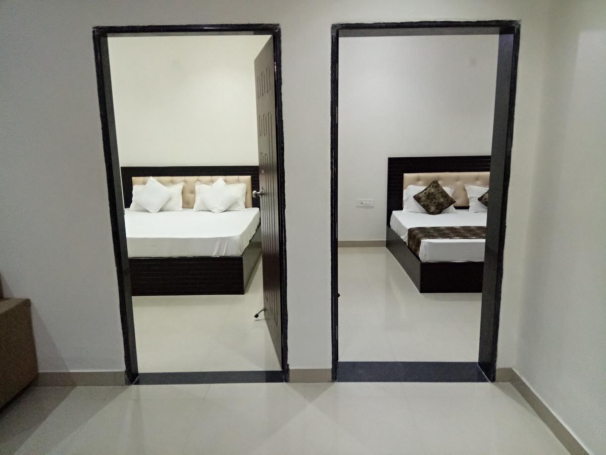 Anamsa Residency Hotel Vrindāvan Esterno foto
