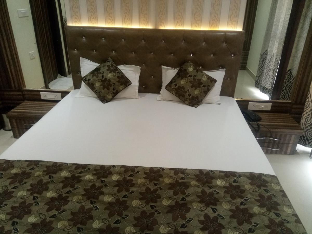 Anamsa Residency Hotel Vrindāvan Esterno foto