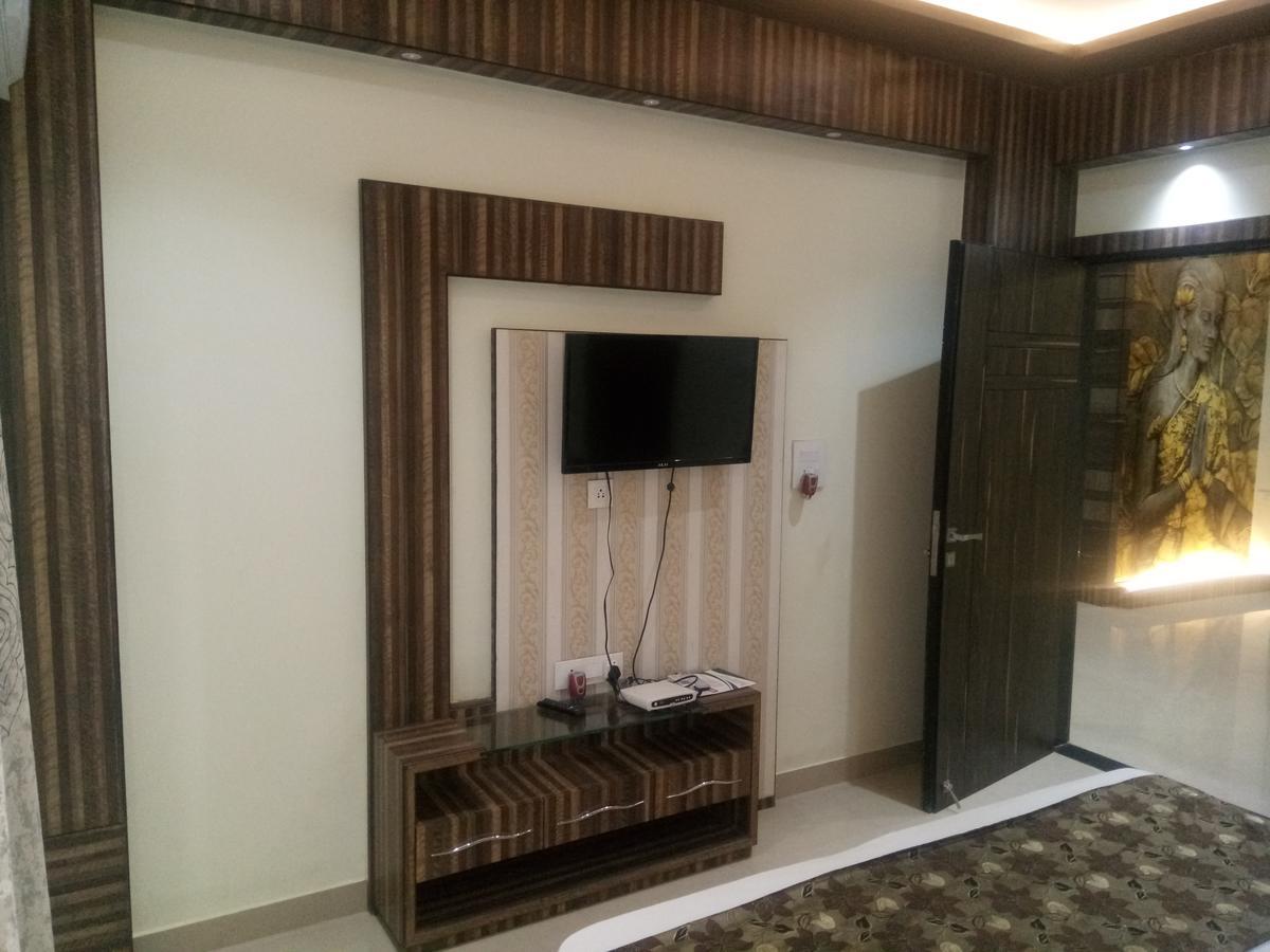 Anamsa Residency Hotel Vrindāvan Esterno foto