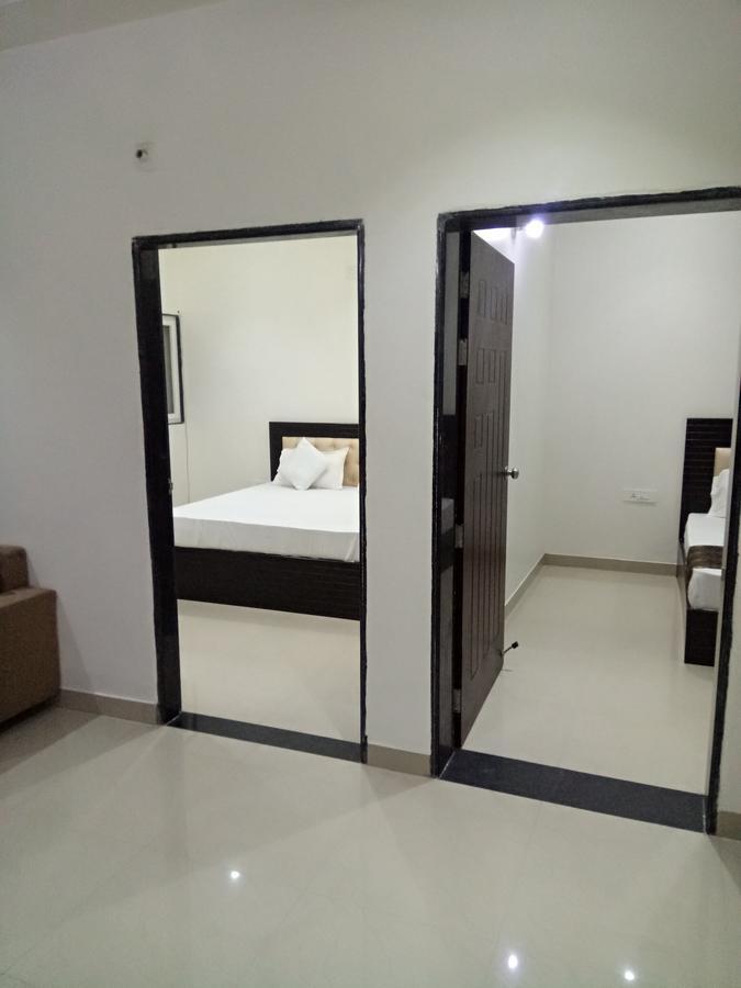 Anamsa Residency Hotel Vrindāvan Esterno foto