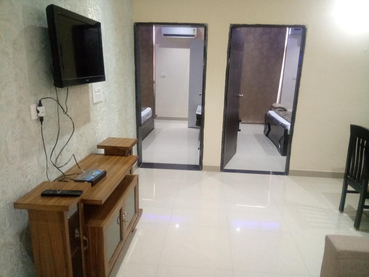 Anamsa Residency Hotel Vrindāvan Esterno foto